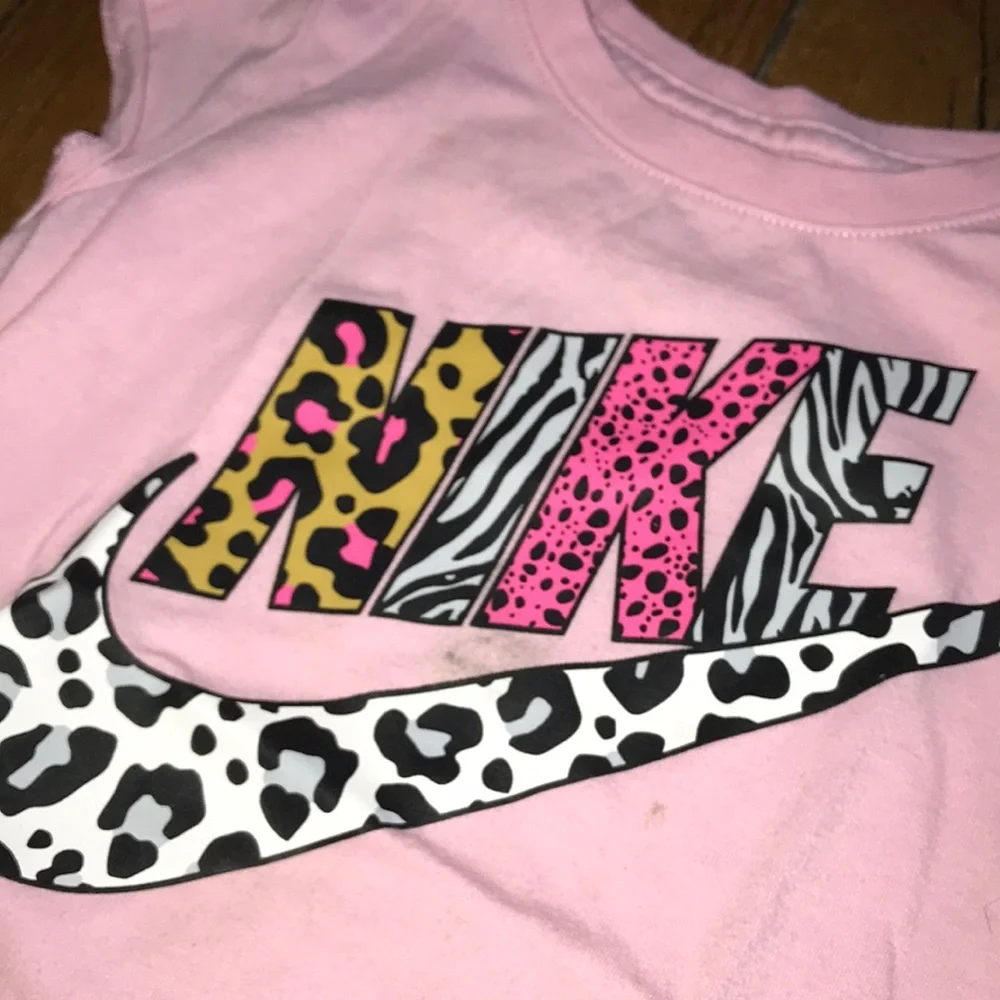 Nike Girls' Pink Graphic Logo Tee